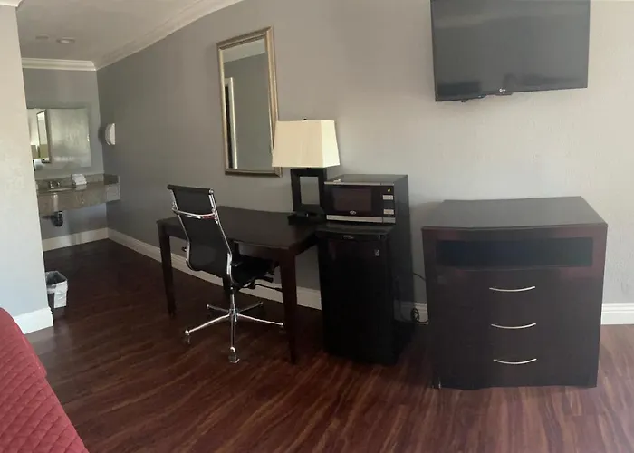 Legacy Inn & Suites