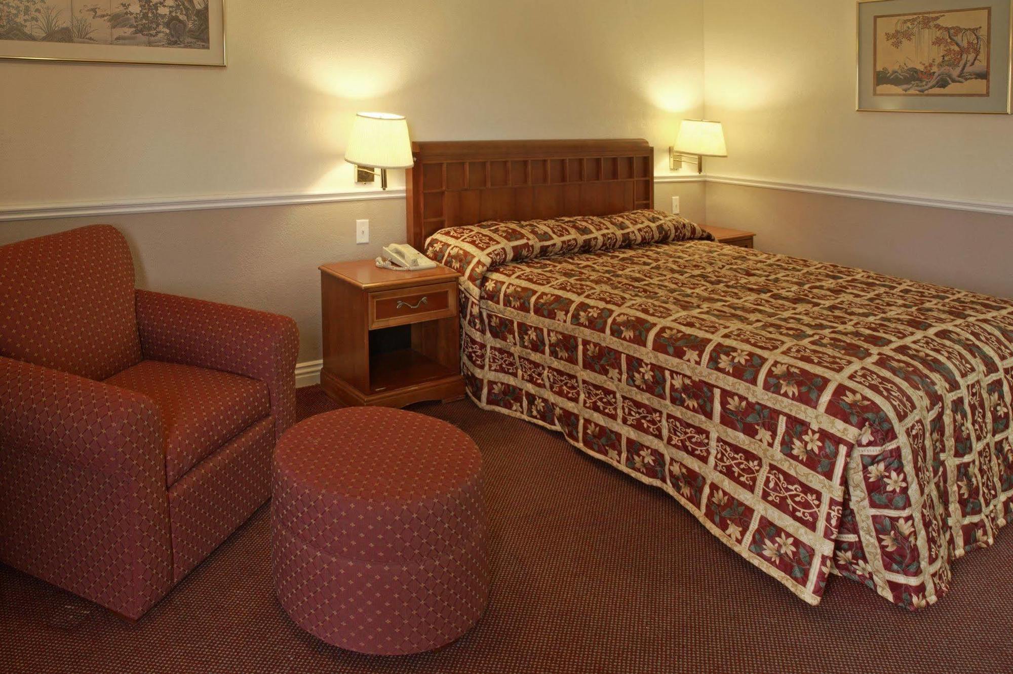 Legacy Inn&suites Motel